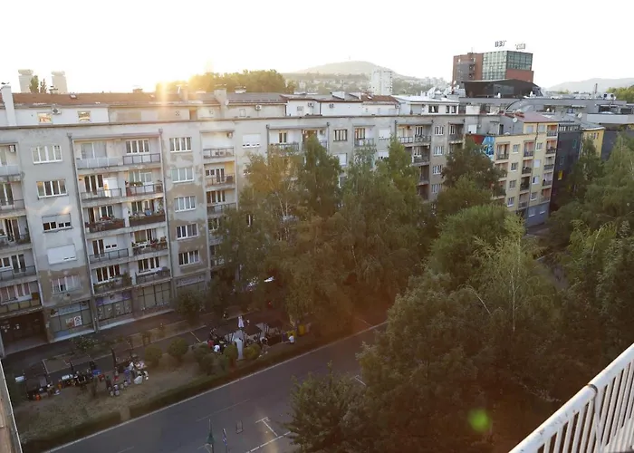 公寓 Blue And Rose Cozy - Quiet In The Location - Self Check-in - 5th Floor With Elevator 塞拉耶佛